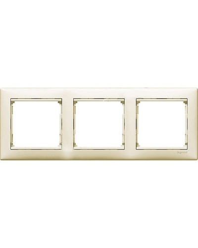 Рамка Valena 3 поста LEGRAND 774353 в Рязани Аксессуары для кабель-канала Pintop.ru